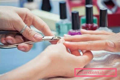 Cuticola Cut in Wet Manicure Cuticola Cut in Wet Manicure