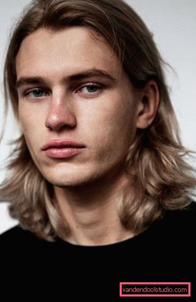 Acconciatura da uomo tagliata su capelli corti e medi