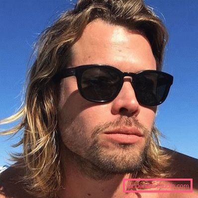 Acconciatura da uomo tagliata su capelli corti e medi