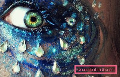 occhi blu brillante con strass occhi blu brillante con strass