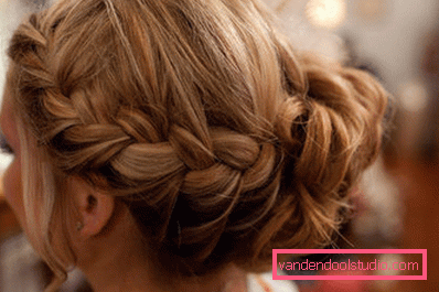 ragazza con i capelli corti ragazza con i capelli corti