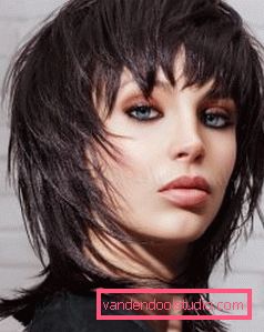 capelli mediamente tagliati dando volume Tagli di capelli voluminosi per capelli medi