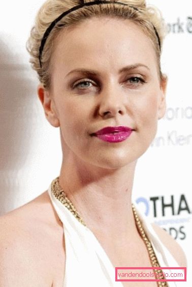 Affascinanti acconciature e tagli di capelli Charlize Theron