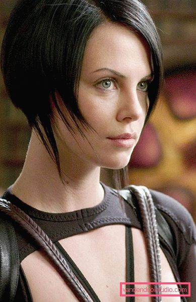 Affascinanti acconciature e tagli di capelli Charlize Theron