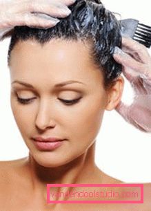 Colorare i capelli a casa a tappe