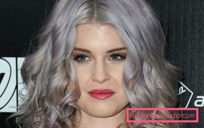 Kelly Osbourne con i capelli grigi Kelly Osbourne con i capelli grigi