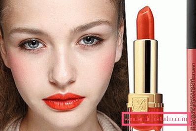 rossetto brillante sulle labbra