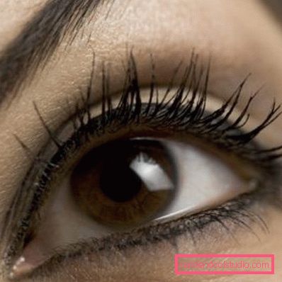 tatuaggio sulle palpebre superiori e inferiori tatuaggio sulle palpebre superiori e inferiori
