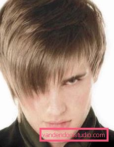 Tagli di capelli adolescenti asimmetrici per ragazzi Tagli di capelli teen popolari per i ragazzi
