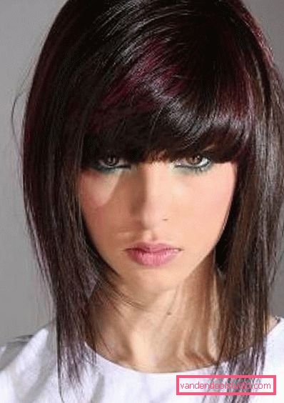 tagli di capelli lunghi per capelli medi Tagli di capelli femminili popolari con frangia lunga e obliqua per capelli medi