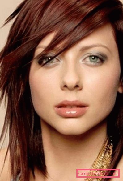 tagli di capelli con frangia lunga e obliqua su capelli medi Tagli di capelli femminili popolari con frangia lunga e obliqua per capelli medi