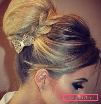 Alte acconciature per capelli lunghi e medi Acconciature festive e casual per capelli lunghi e medi