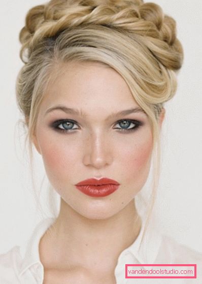 Alte acconciature per capelli lunghi e medi Acconciature festive e casual per capelli lunghi e medi