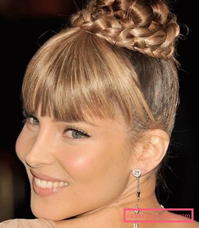 Alte acconciature per capelli lunghi e medi Acconciature festive e casual per capelli lunghi e medi