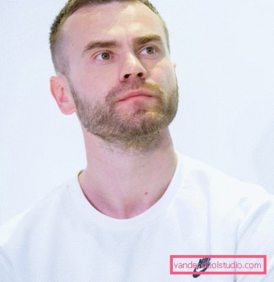 Acconciatura di Igor Akinfeev - foto