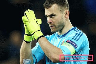 Acconciatura di Igor Akinfeev - foto