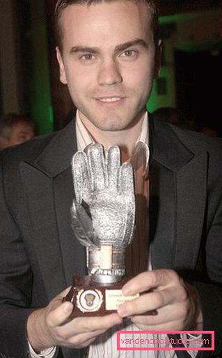 Acconciatura di Igor Akinfeev - foto