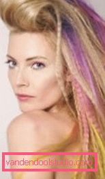 Acconciature per capelli fini con corrugazione Acconciature per capelli fini decoreranno qualsiasi lunghezza