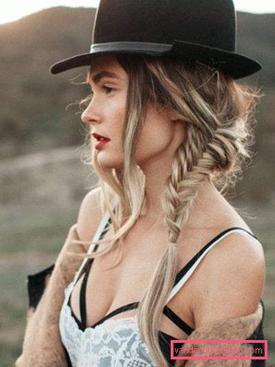 Acconciature sotto il cappuccio per capelli lunghi e medi - foto
