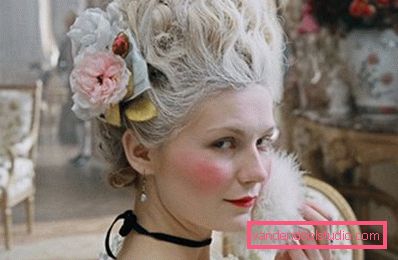 Kirsten Dunst nei panni di Maria Antonietta Kirsten Dunst nei panni di Maria Antonietta