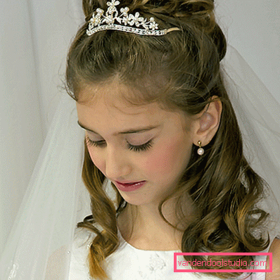 Acconciature con tiara per ragazze - Top 10 styling con una corona