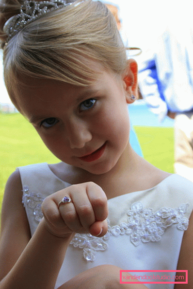 Acconciature con tiara per ragazze - Top 10 styling con una corona