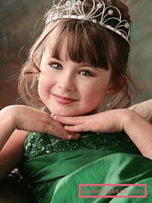 Acconciature con tiara per ragazze - Top 10 styling con una corona