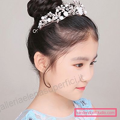 Acconciature con tiara per ragazze - Top 10 styling con una corona