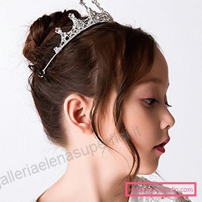 Acconciature con tiara per ragazze - Top 10 styling con una corona