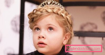 Acconciature con tiara per ragazze - Top 10 styling con una corona