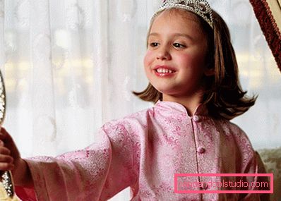 Acconciature con tiara per ragazze - Top 10 styling con una corona