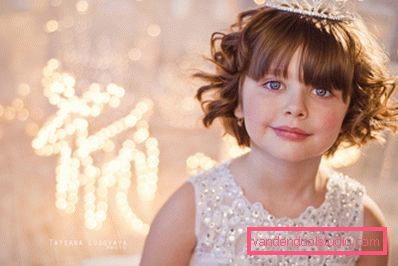 Acconciature con tiara per ragazze - Top 10 styling con una corona