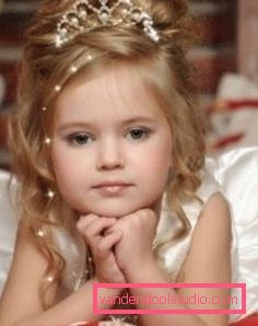 Acconciature con tiara per ragazze - Top 10 styling con una corona