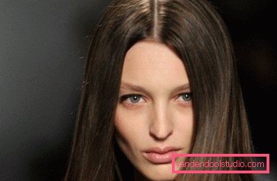 modello dai capelli castani modello dai capelli castani