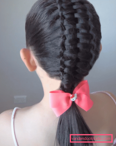 Belle trecce per ragazze Trecce intrecciate diverse per le ragazze a passi