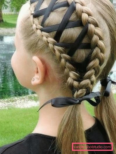 Belle trecce per ragazze Trecce intrecciate diverse per le ragazze a passi