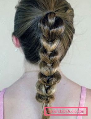 Belle trecce per ragazze Trecce intrecciate diverse per le ragazze a passi