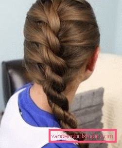 Belle trecce per ragazze Trecce intrecciate diverse per le ragazze a passi