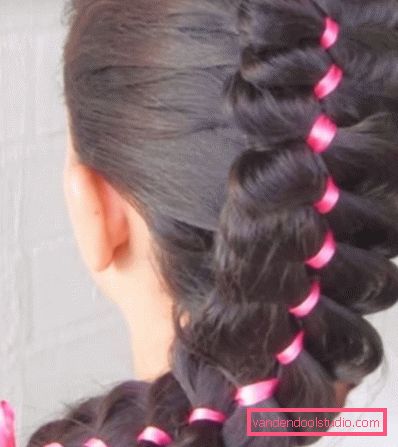 Belle trecce per ragazze Trecce intrecciate diverse per le ragazze a passi