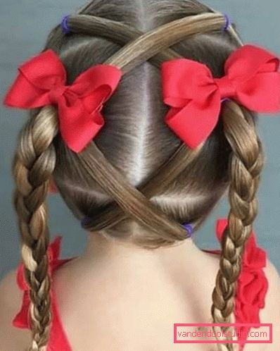 Acconciature per bambini per capelli medi all'asilo Una varietà di acconciature per ragazze con capelli medi