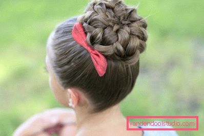 Una varietà di acconciature per ragazze con capelli medi