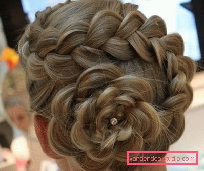 acconciature raccolte per capelli medi Una varietà di acconciature raccolte per capelli medi