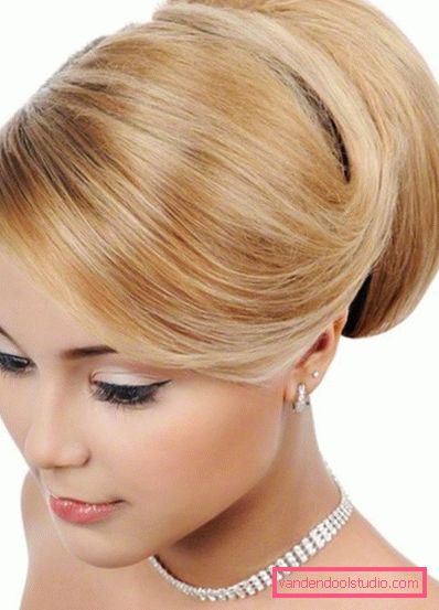 acconciature raccolte per capelli medi Una varietà di acconciature raccolte per capelli medi