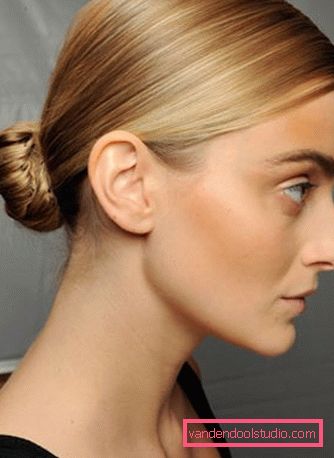acconciature raccolte per capelli medi Una varietà di acconciature raccolte per capelli medi