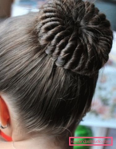 acconciature raccolte per capelli medi Una varietà di acconciature raccolte per capelli medi