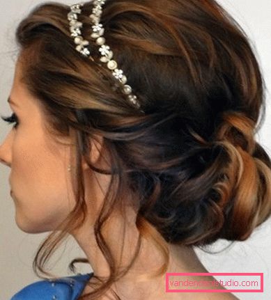 acconciature raccolte per capelli medi Una varietà di acconciature raccolte per capelli medi