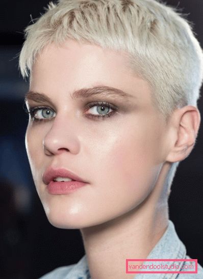 Taglio di capelli sotto il ragazzo Taglio di capelli varietà