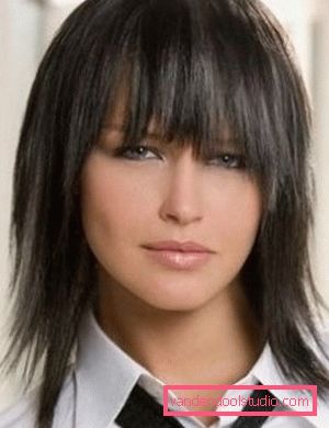 Tagli di capelli strappati per capelli medi - come rendere l'immagine più luminosa