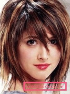 Tagli di capelli strappati per capelli medi - come rendere l'immagine più luminosa