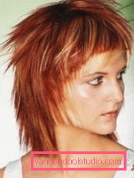 Tagli di capelli strappati per capelli medi - come rendere l'immagine più luminosa